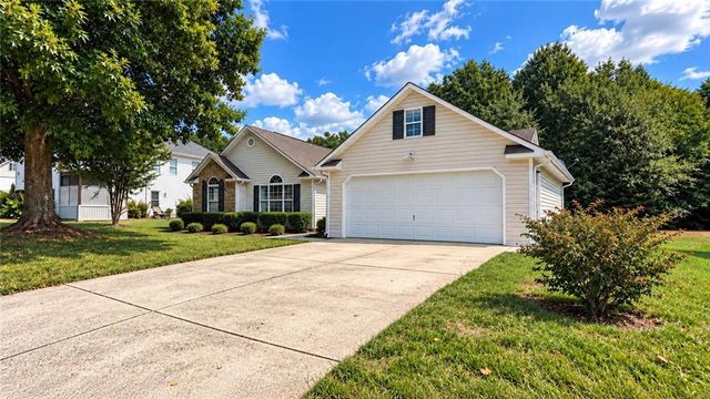 6330 Queensdale Drive, Douglasville, GA 30135