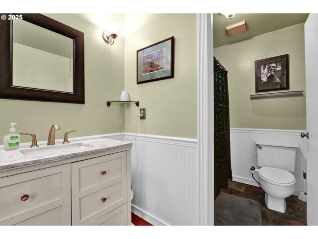 7025 GLACIER Dr, Springfield, OR 97478