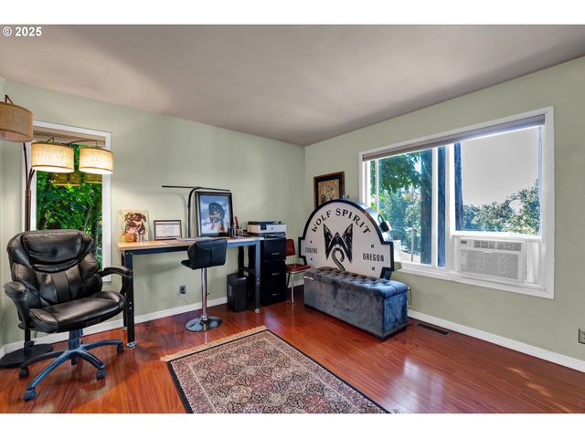 7025 GLACIER Dr, Springfield, OR 97478