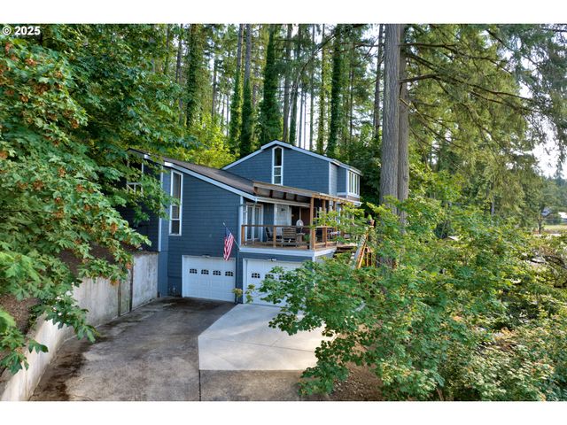 7025 GLACIER Dr, Springfield, OR 97478
