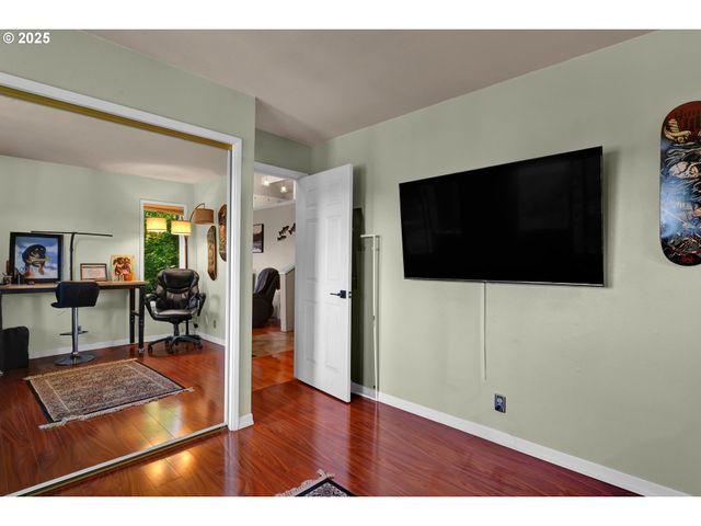 7025 GLACIER Dr, Springfield, OR 97478