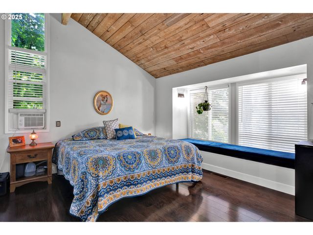 7025 GLACIER Dr, Springfield, OR 97478