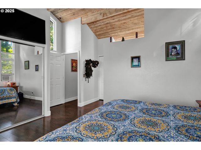 7025 GLACIER Dr, Springfield, OR 97478