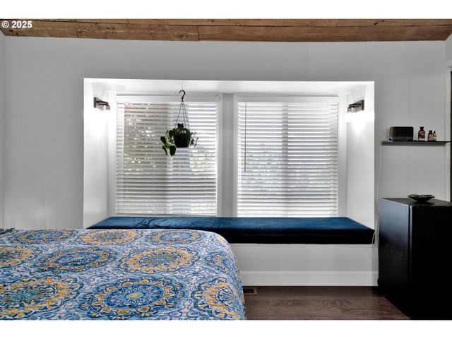 7025 GLACIER Dr, Springfield, OR 97478