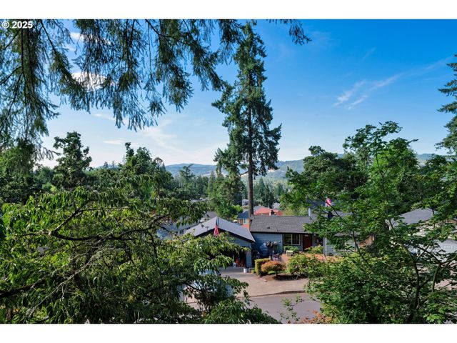 7025 GLACIER Dr, Springfield, OR 97478