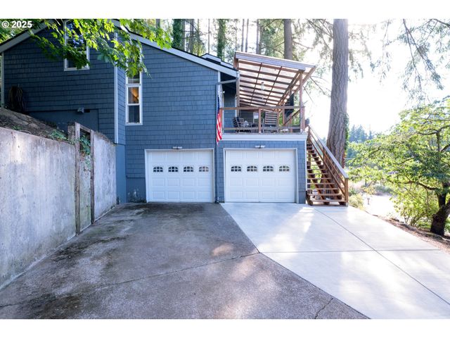 7025 GLACIER Dr, Springfield, OR 97478