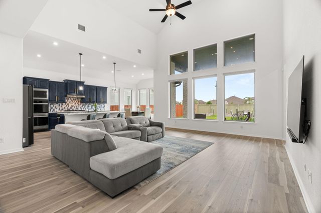 372 Hollister DR, Liberty Hill, TX 78642