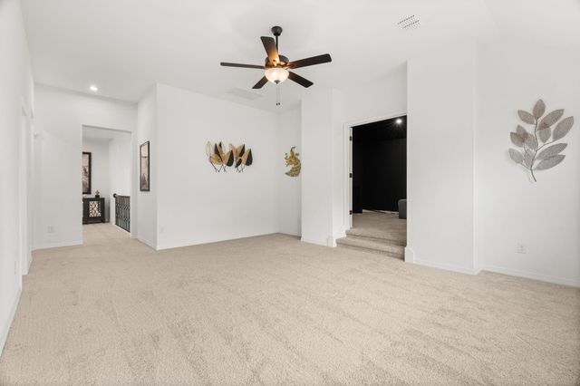 372 Hollister DR, Liberty Hill, TX 78642