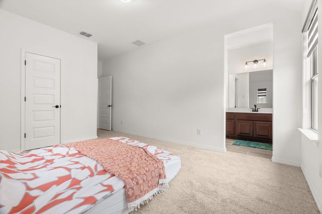 372 Hollister DR, Liberty Hill, TX 78642