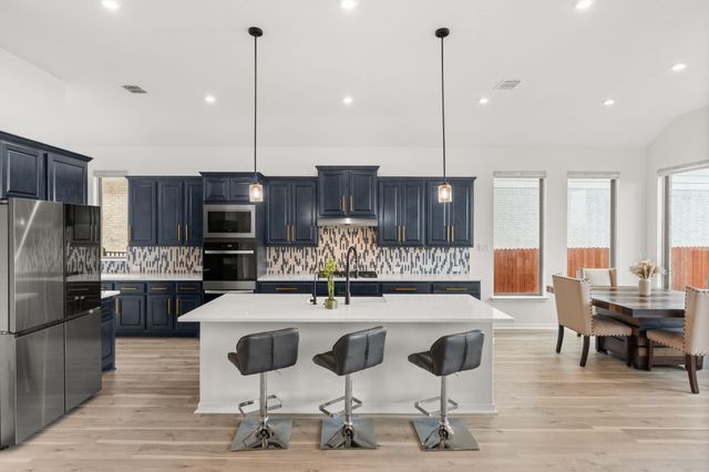 372 Hollister DR, Liberty Hill, TX 78642