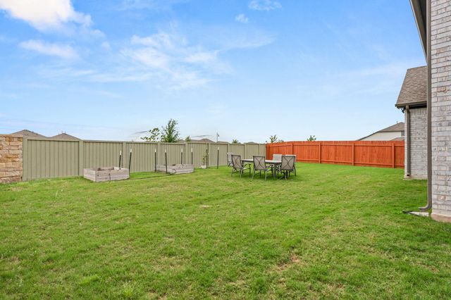 372 Hollister DR, Liberty Hill, TX 78642