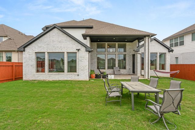 372 Hollister DR, Liberty Hill, TX 78642