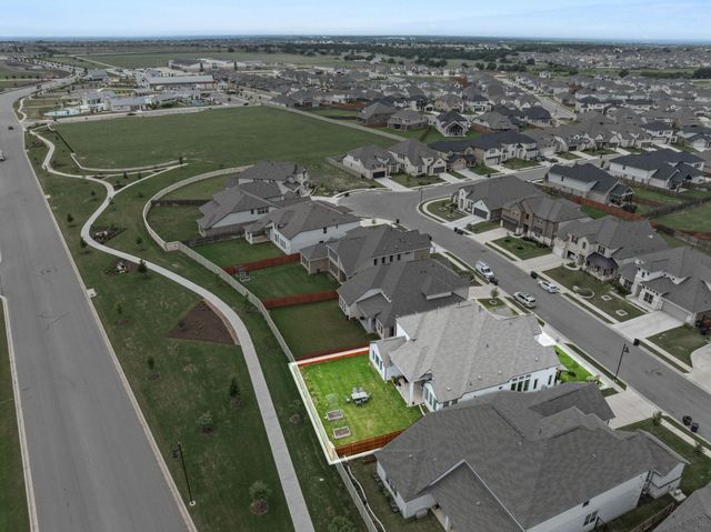372 Hollister DR, Liberty Hill, TX 78642