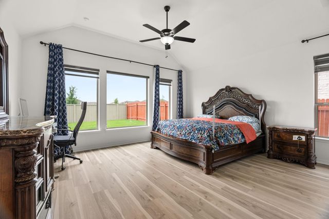 372 Hollister DR, Liberty Hill, TX 78642