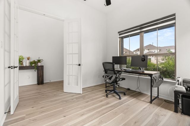 372 Hollister DR, Liberty Hill, TX 78642