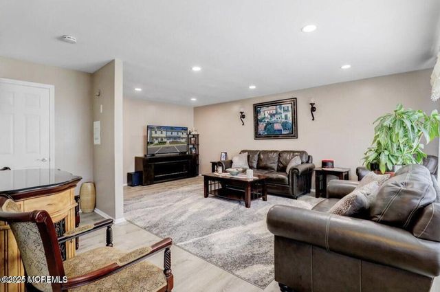 111 Joan Court, Jackson, NJ 08527