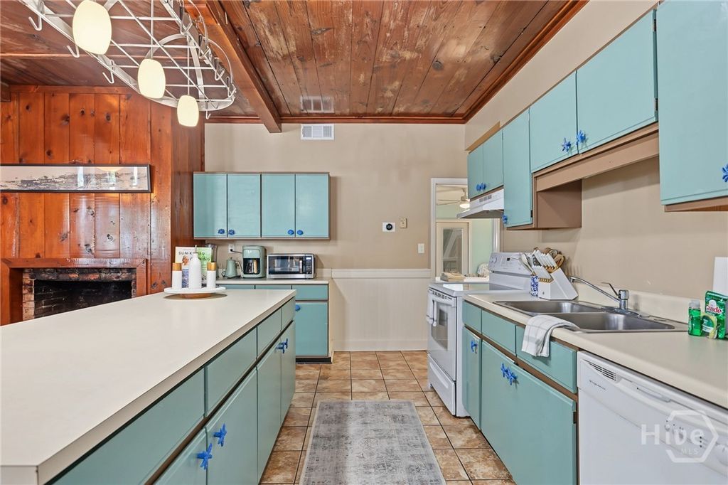 Image 16 of property listing at 1813 Butler Avenue, Tybee Island, GA 31328