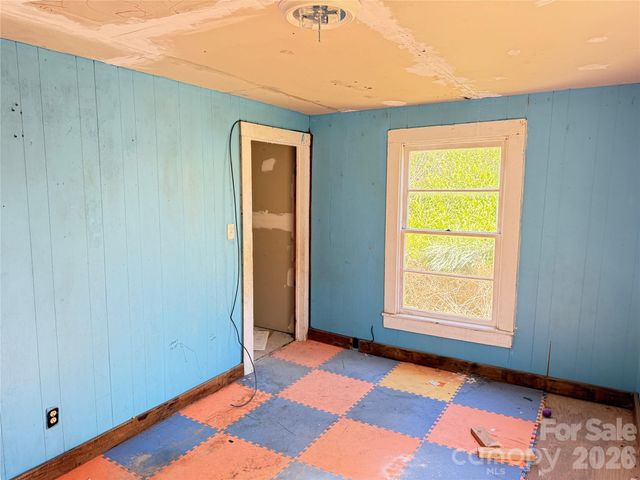 100 Hickory Street, Rhodhiss, NC 28667