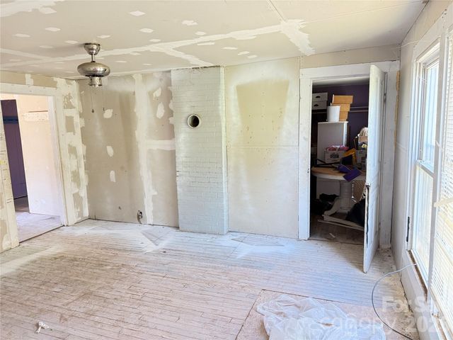 100 Hickory Street, Rhodhiss, NC 28667
