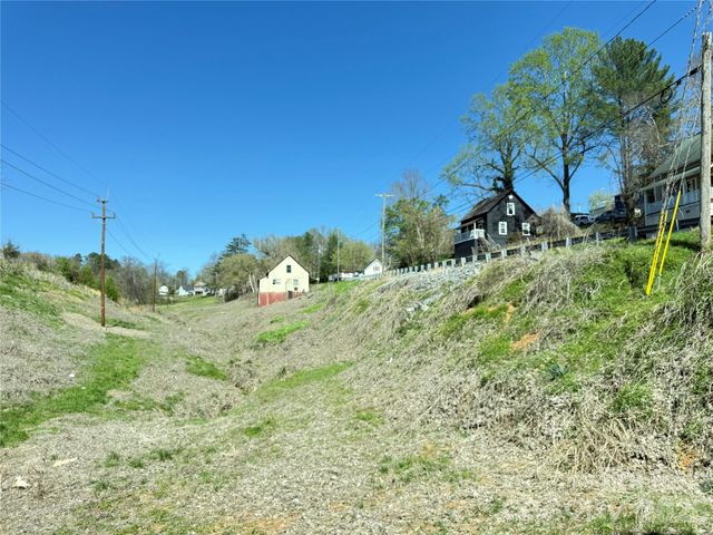 100 Hickory Street, Rhodhiss, NC 28667
