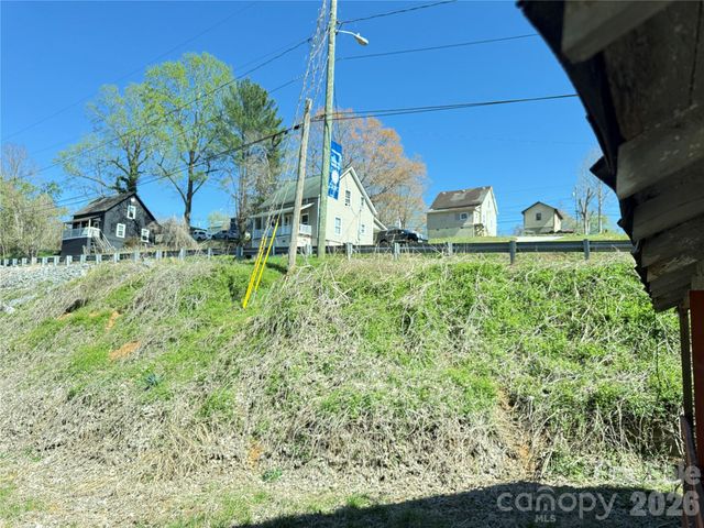 100 Hickory Street, Rhodhiss, NC 28667