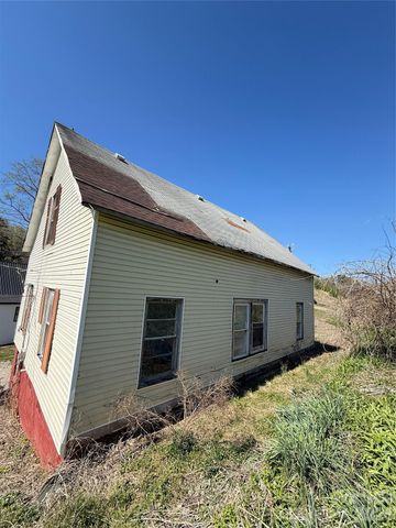 100 Hickory Street, Rhodhiss, NC 28667