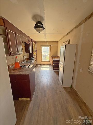 100 Hickory Street, Rhodhiss, NC 28667