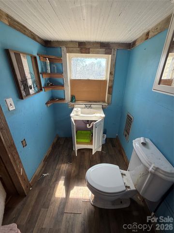 100 Hickory Street, Rhodhiss, NC 28667