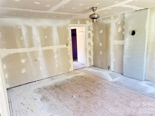 100 Hickory Street, Rhodhiss, NC 28667