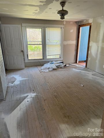 100 Hickory Street, Rhodhiss, NC 28667