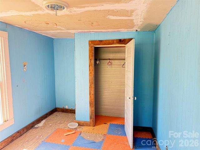 100 Hickory Street, Rhodhiss, NC 28667
