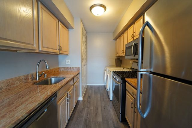 1543 CORNELL Place 1543, Hoffman Estates, IL 60169