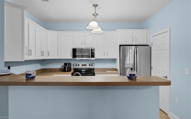 200 Lennox Drive 3B, Jamestown, NC 27282