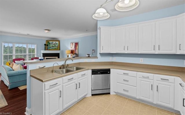 200 Lennox Drive 3B, Jamestown, NC 27282