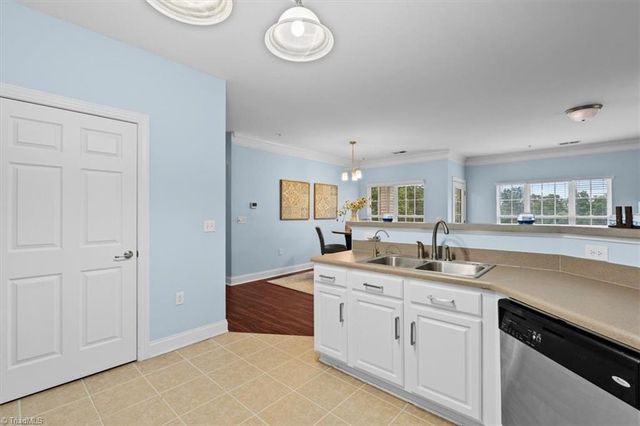 200 Lennox Drive 3B, Jamestown, NC 27282