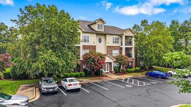 200 Lennox Drive 3B, Jamestown, NC 27282