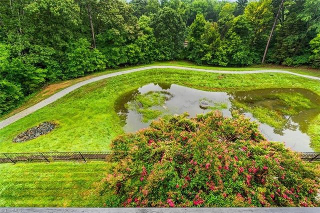 200 Lennox Drive 3B, Jamestown, NC 27282