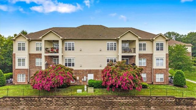 200 Lennox Drive 3B, Jamestown, NC 27282