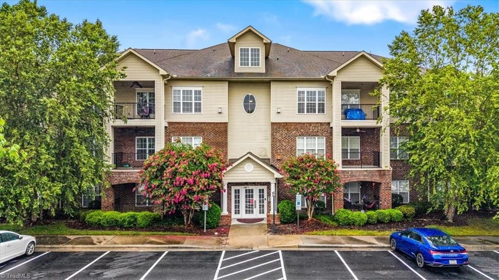 200 Lennox Drive 3B, Jamestown, NC 27282