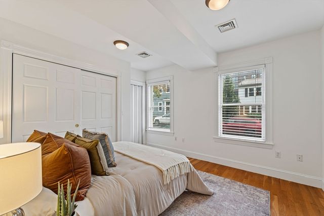 296 West Third St 1, Boston, MA 02127