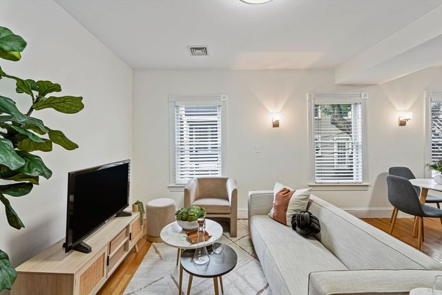 296 West Third St 1, Boston, MA 02127