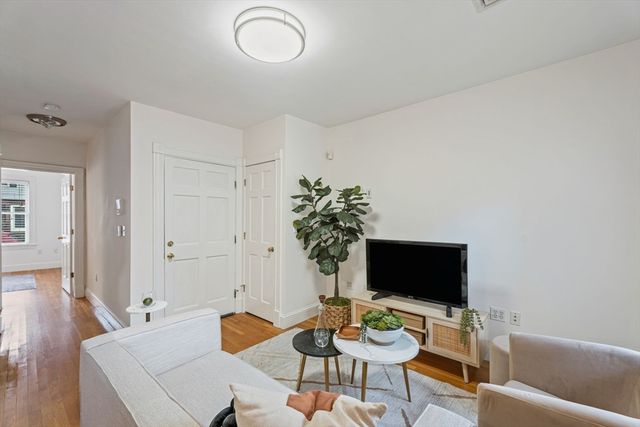 296 West Third St 1, Boston, MA 02127