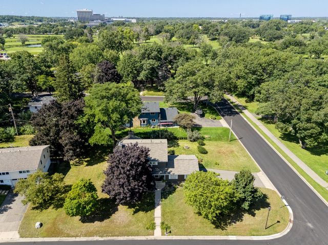 10 Western Terrace, Golden Valley, MN 55426