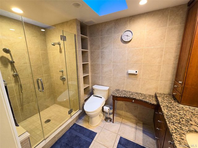 54 Acorn Ponds Drive 271, Roslyn, NY 11576