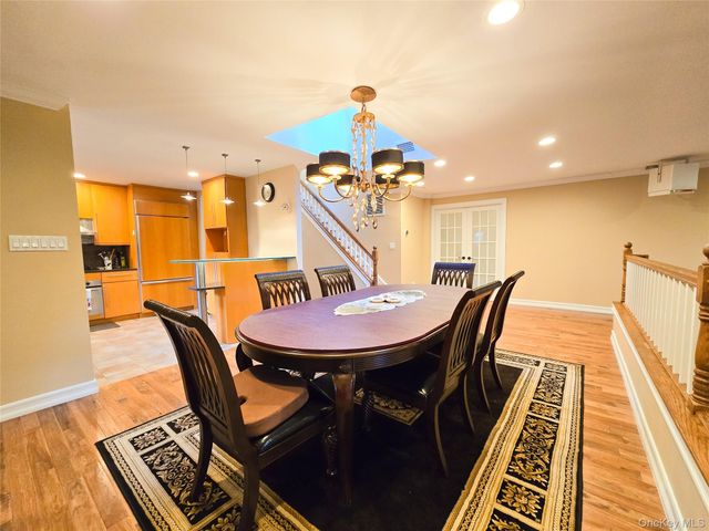 54 Acorn Ponds Drive 271, Roslyn, NY 11576