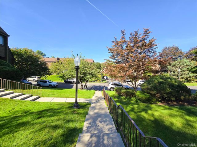 54 Acorn Ponds Drive 271, Roslyn, NY 11576