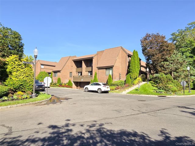 54 Acorn Ponds Drive 271, Roslyn, NY 11576