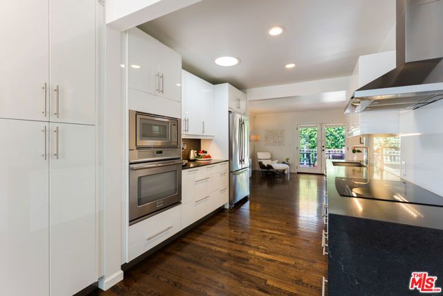 7807 Breen Avenue, Los Angeles, CA 90045