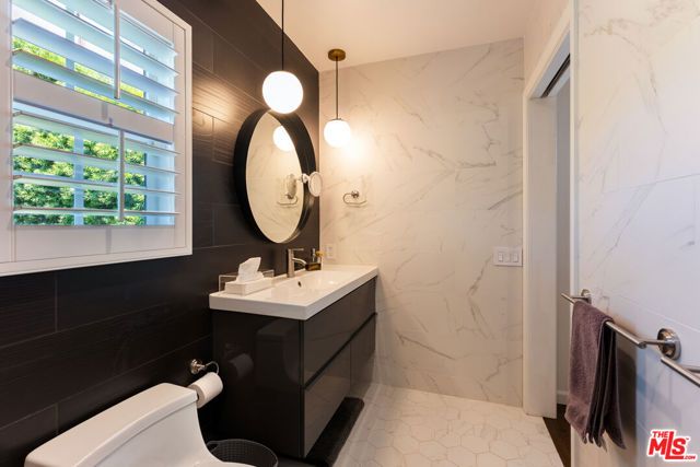 7807 Breen Avenue, Los Angeles, CA 90045