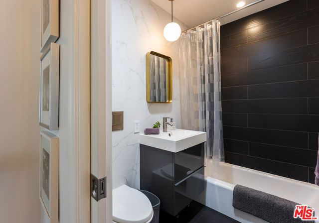 7807 Breen Avenue, Los Angeles, CA 90045